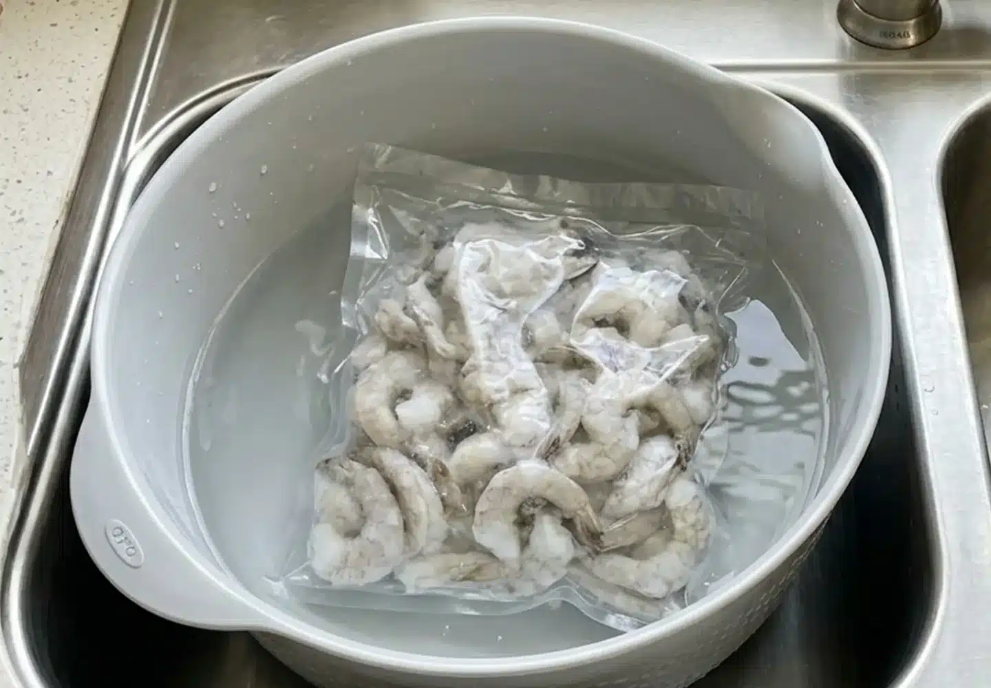 how to thaw frozen fish